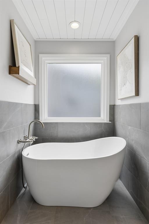 2120 Traywick Chase Alpharetta, GA 30004 - Photo 32 of 54 a white tub sitting in a bathroom