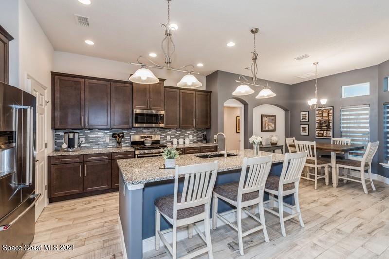4072 Ruthann Circle Melbourne, FL 32934 - Photo 10 of 37 Stunning Kitchen Design