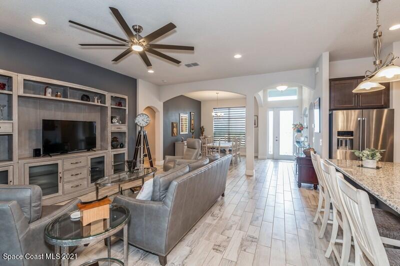 4072 Ruthann Circle Melbourne, FL 32934 - Photo 14 of 37 Family Room & Breakfast Bar