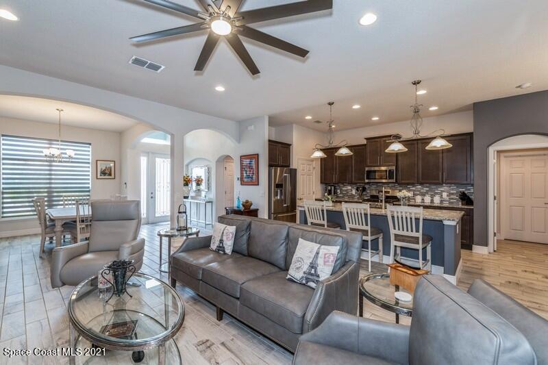 4072 Ruthann Circle Melbourne, FL 32934 - Photo 15 of 37 Family Room / Kitchen
