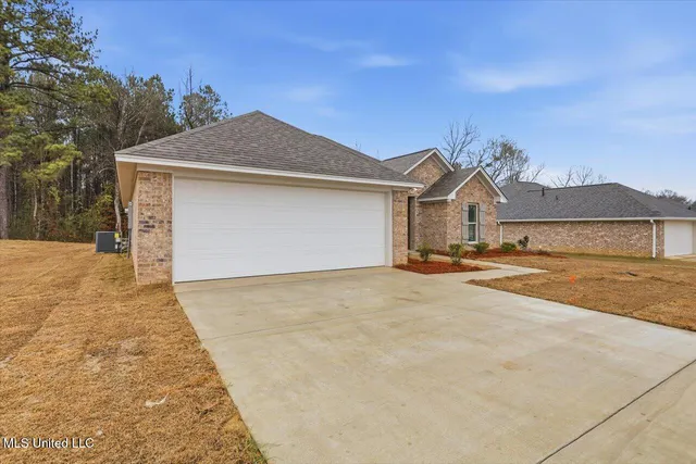 $299,999 | 542 Patrick Farms Drive, Pearl, MS 39208