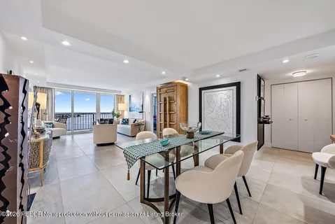 $1,025,000 | 1701 South Flagler Drive, Unit 1605, West Palm Beach, FL 33401
