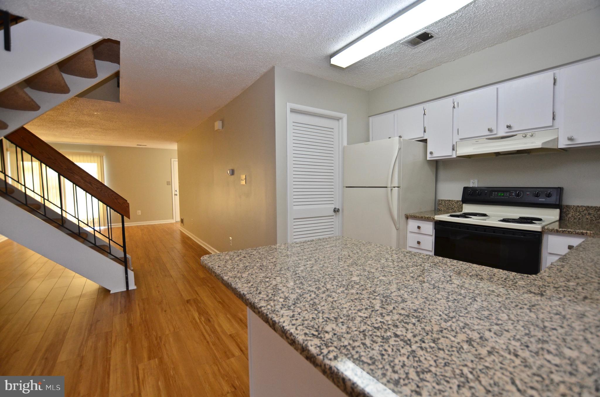 12136 Captiva Court Reston, VA 20191 - Photo 7 of 26 NEWER GRANITE COUNTER TOPS