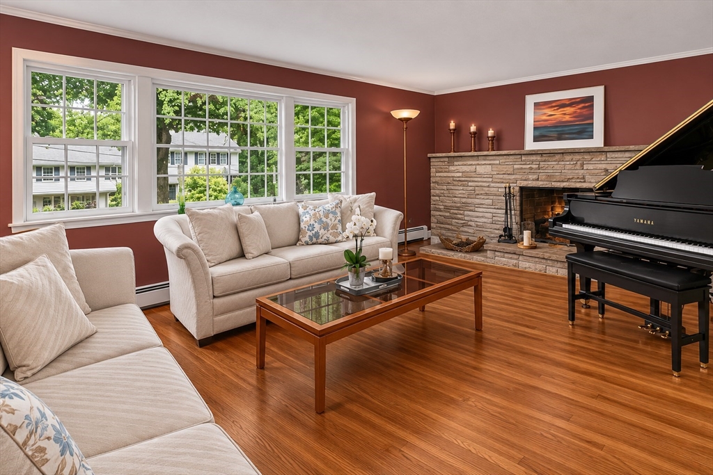 22 Tanglewood Road Wellesley, MA 02481 - Photo 4 of 28