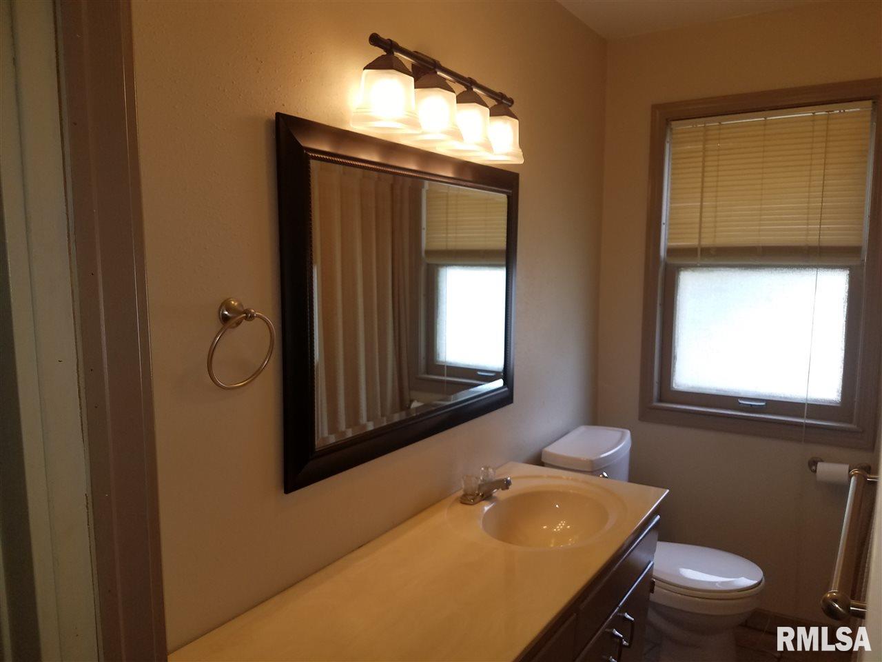 133 North Elmwood Road Farmington, IL 61531 - Photo 13 of 35 Gallery Image 13