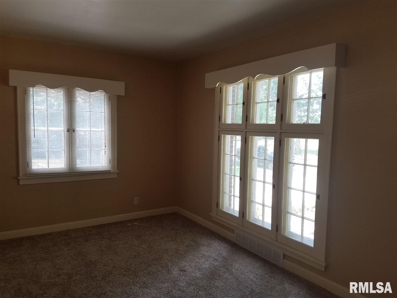 133 North Elmwood Road Farmington, IL 61531 - Photo 4 of 35 Gallery Image 4