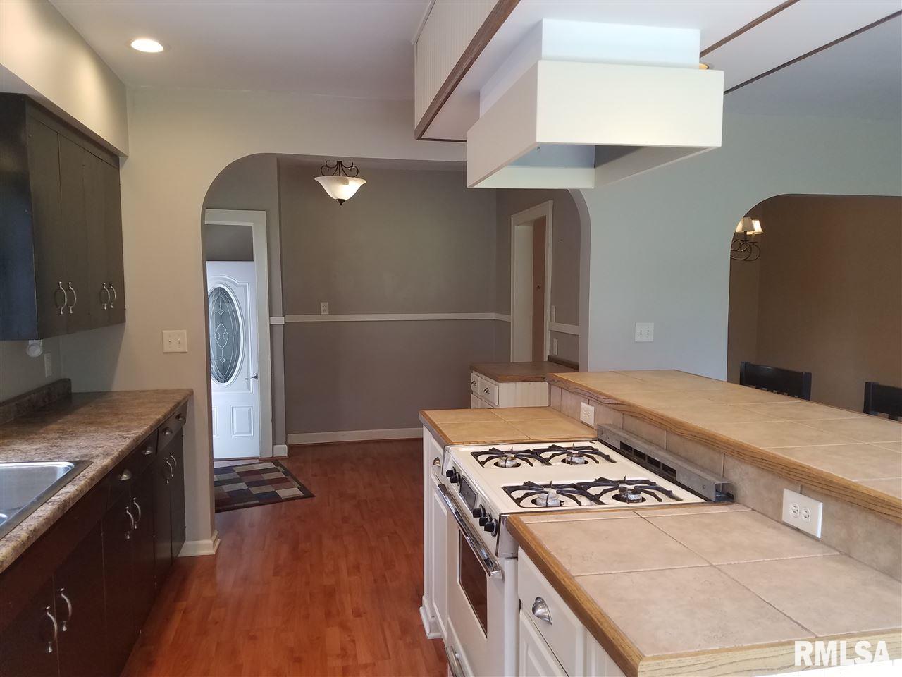 133 North Elmwood Road Farmington, IL 61531 - Photo 7 of 35 Gallery Image 7