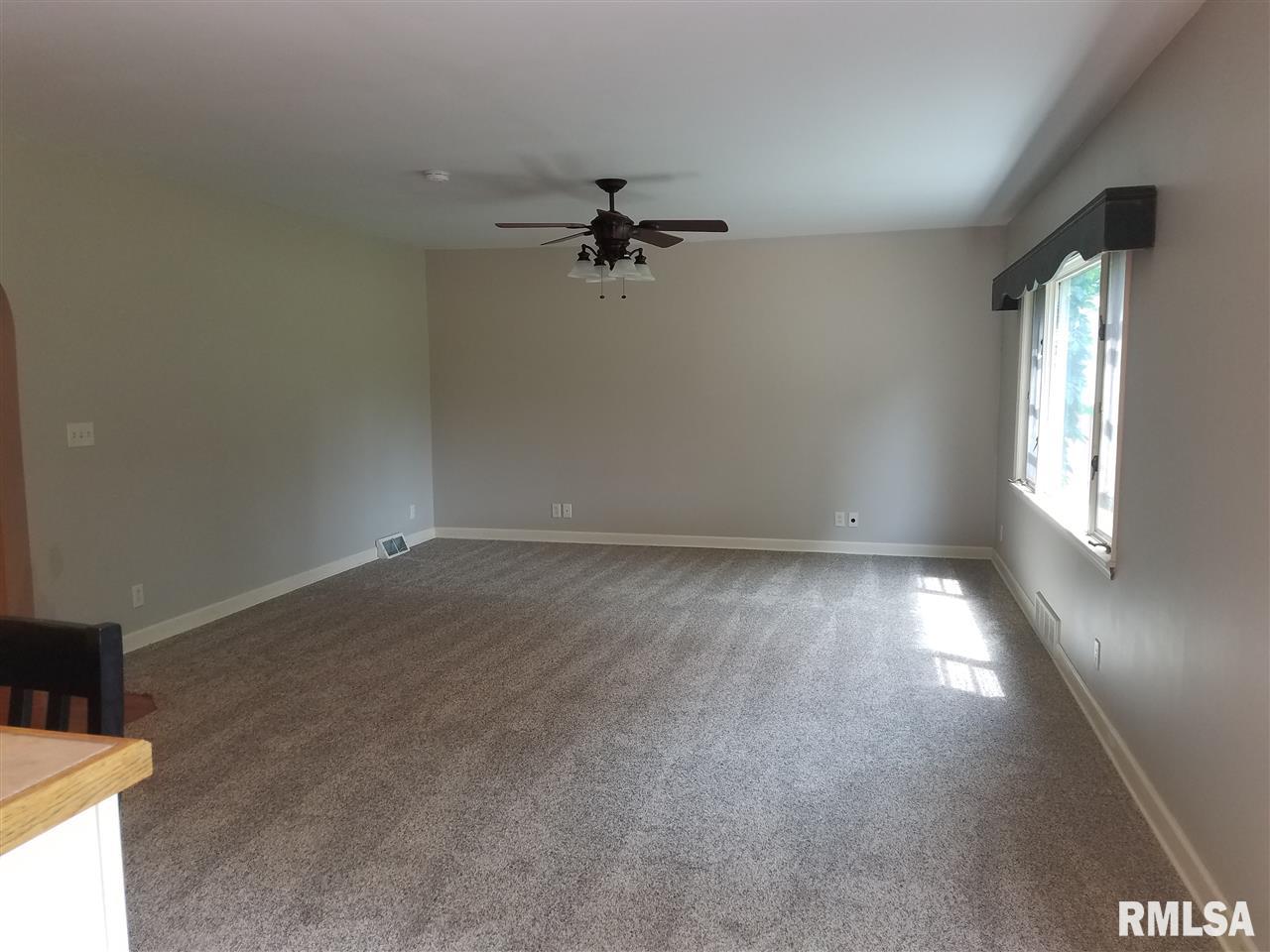 133 North Elmwood Road Farmington, IL 61531 - Photo 9 of 35 Gallery Image 9
