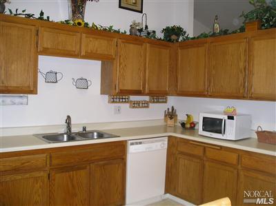 1061 Stanislaus Way Santa Rosa, CA 95401 - Photo 3 of 11 Gallery Image 3