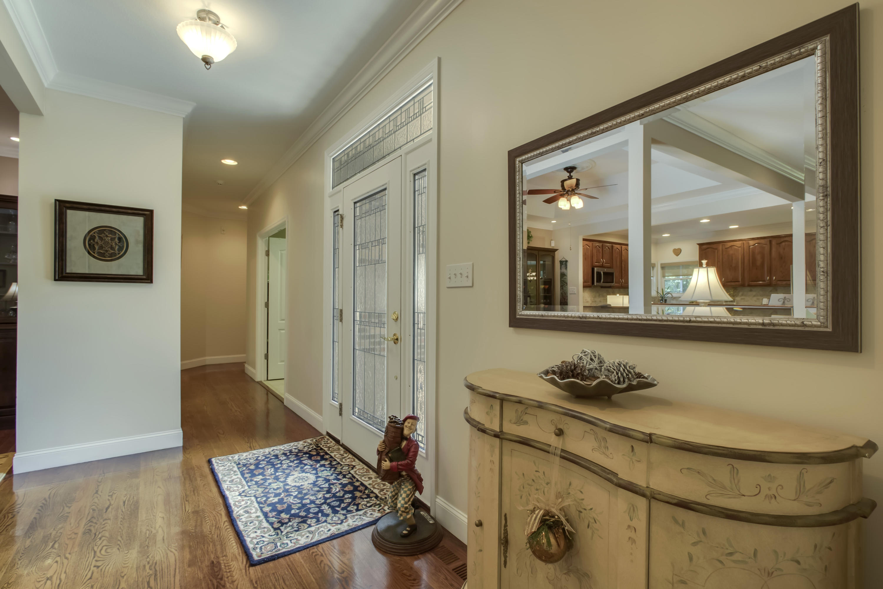 114 Inata Circle Loudon, TN 37774 - Photo 16 of 32 17_InataCircle_114_MasterHall01-Entry