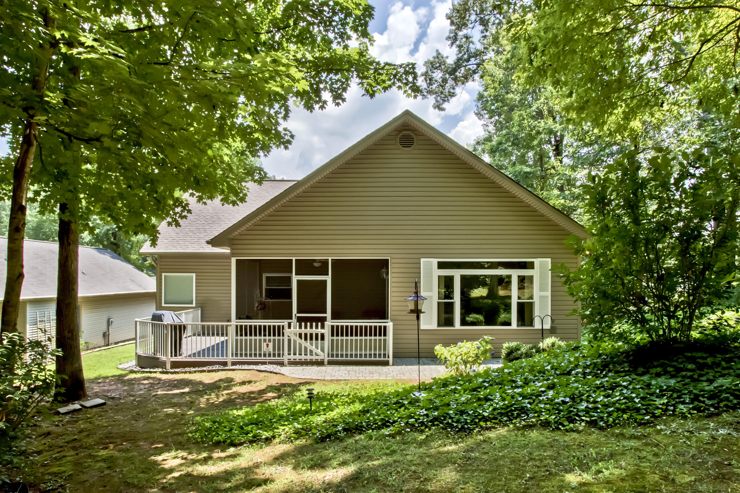 114 Inata Circle Loudon, TN 37774 - Photo 30 of 32 31_InataCircle_114_Back