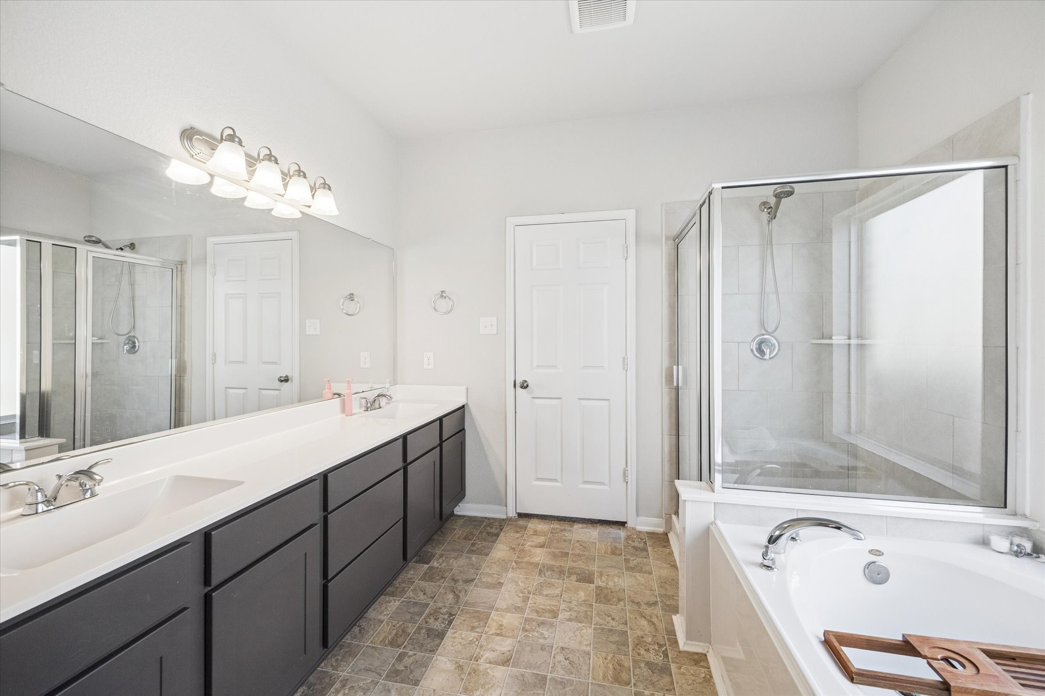 322 Upland Grv Trail Rosharon, TX 77583 - Photo 20 of 36 a bathroom with a tub sink and mirror