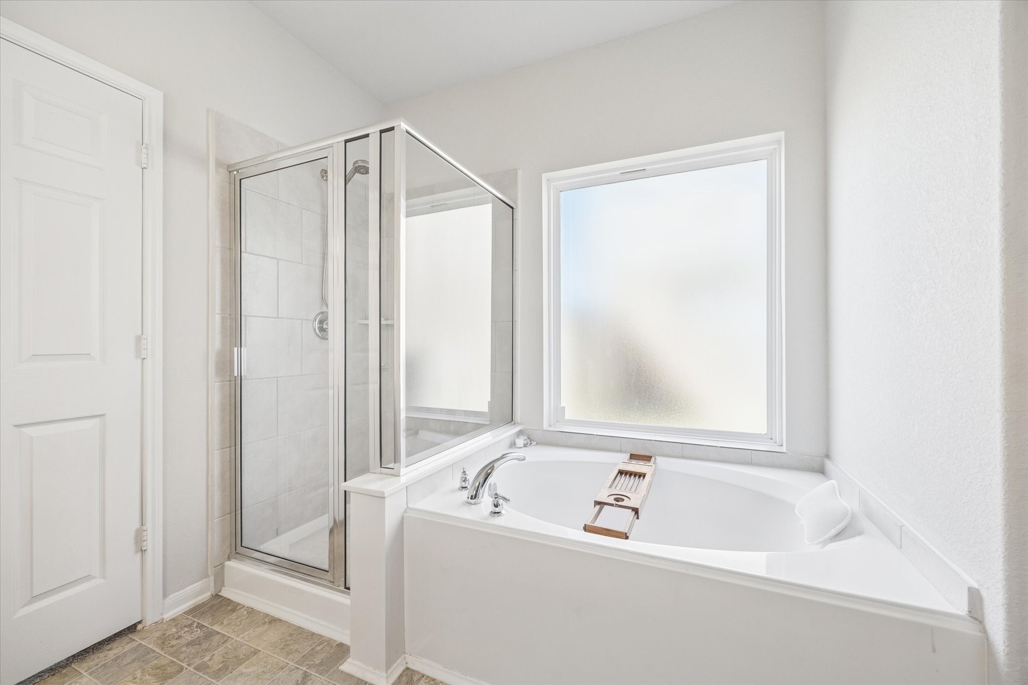 322 Upland Grv Trail Rosharon, TX 77583 - Photo 21 of 36 a bathroom with a tub a sink and a window