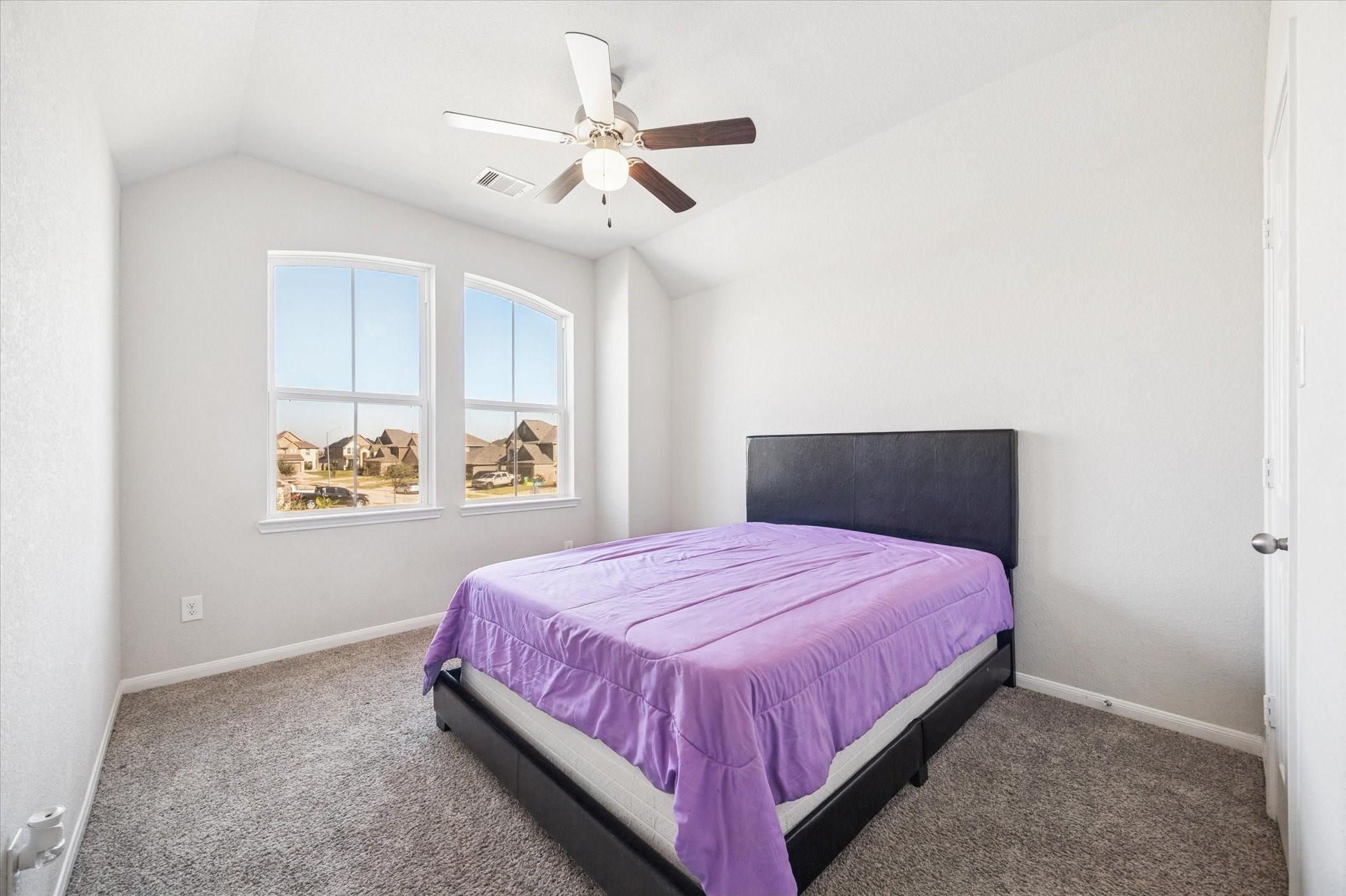 322 Upland Grv Trail Rosharon, TX 77583 - Photo 26 of 36 a bedroom with a bed and a painting on the wall