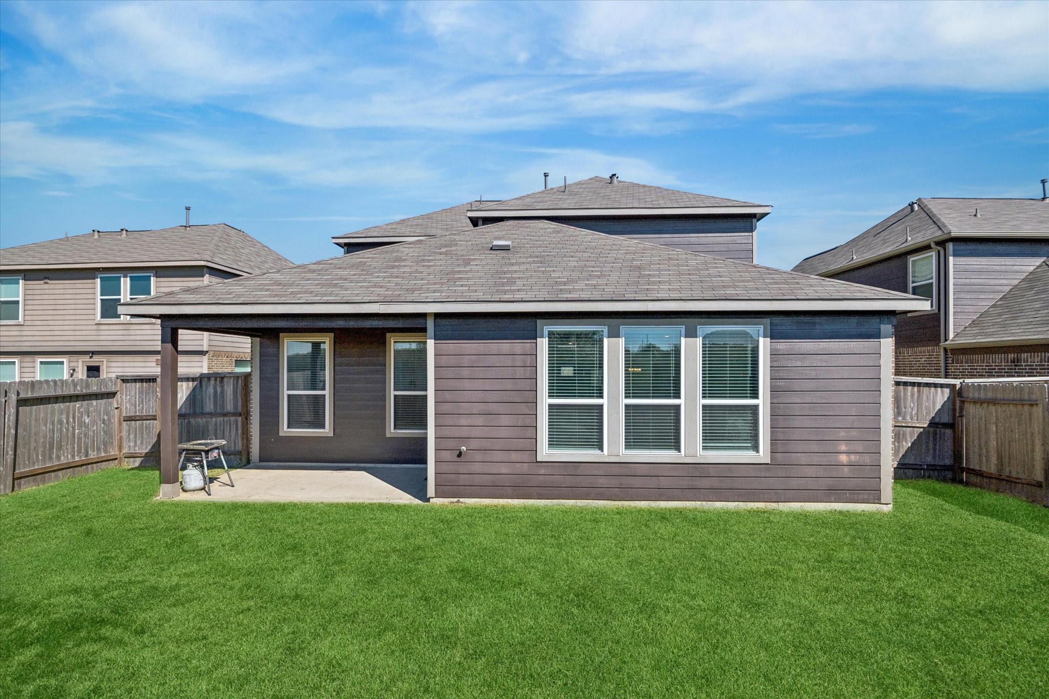 322 Upland Grv Trail Rosharon, TX 77583 - Photo 35 of 36 a front view of a house with a garden
