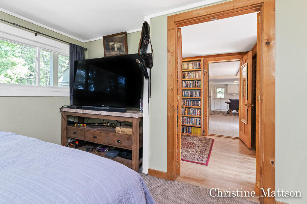 1009 Giles Road Muskegon, MI 49445 - Photo 11 of 53 Main floor bed 1