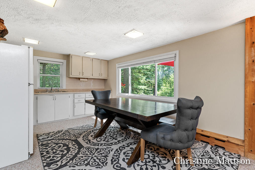 1009 Giles Road Muskegon, MI 49445 - Photo 15 of 53 Dining area