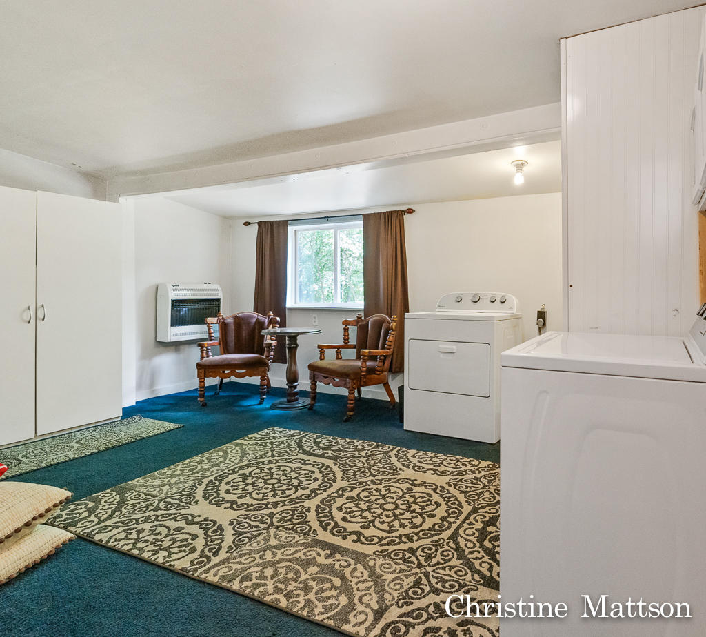 1009 Giles Road Muskegon, MI 49445 - Photo 28 of 53 Main floor bed/laundry