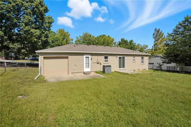 $220,000 | 801 Northeast 76th Street, Gladstone, MO 64118
