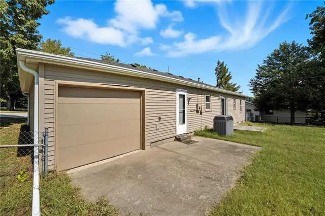 $220,000 | 801 Northeast 76th Street, Gladstone, MO 64118