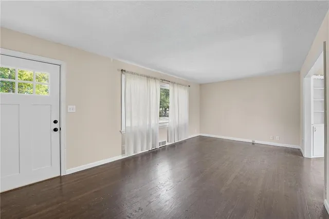 $220,000 | 801 Northeast 76th Street, Gladstone, MO 64118