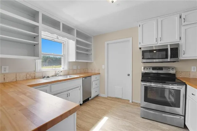 $220,000 | 801 Northeast 76th Street, Gladstone, MO 64118