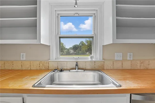 $220,000 | 801 Northeast 76th Street, Gladstone, MO 64118