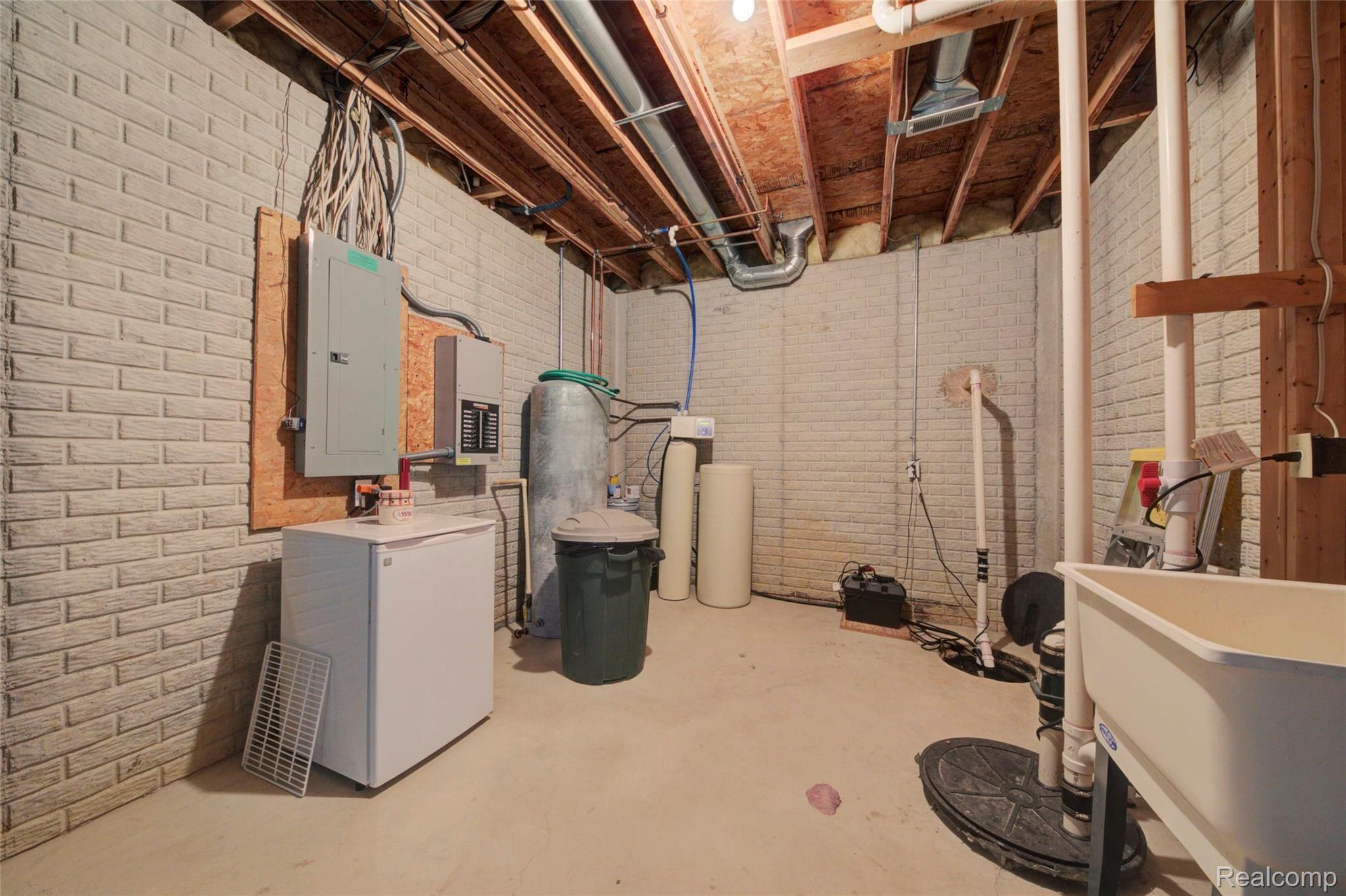 6231 Sharp Road Swartz Creek, MI 48473 - Photo 30 of 42 4H8A1341_2_3.jpg
