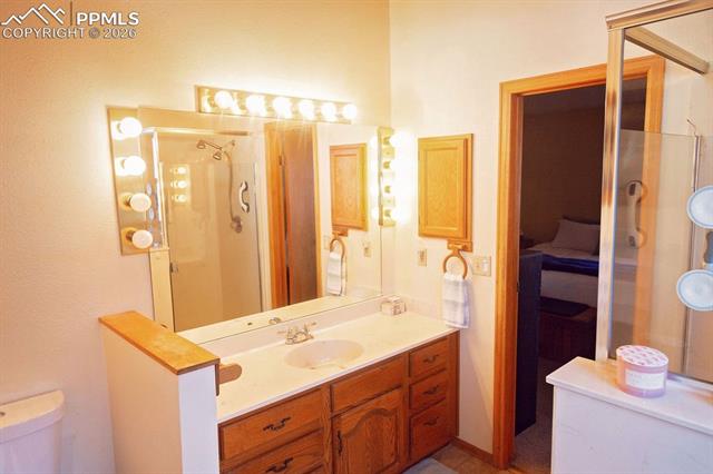 20 Sommerlyn Road Colorado Springs, CO 80906 - Photo 22 of 50 20 Sommerlyn Rd: 4-Piece Bathroom (in Primary Bedroom)