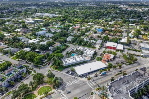 $220,000 | 2124 Northeast 5th Avenue, Unit 212, Wilton Manors, FL 33305