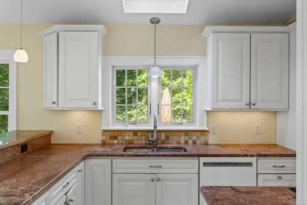 $825,000 | 332 Lantern Hill Road, Stonington, CT 06355