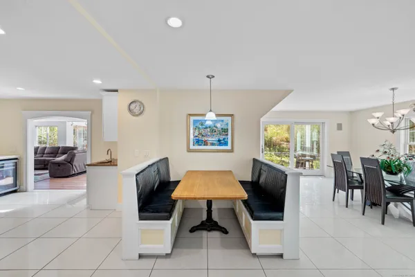 $825,000 | 332 Lantern Hill Road, Stonington, CT 06355