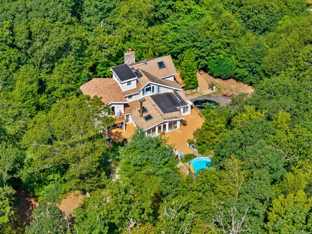 $875,000 | 332 Lantern Hill Road, Stonington, CT 06355