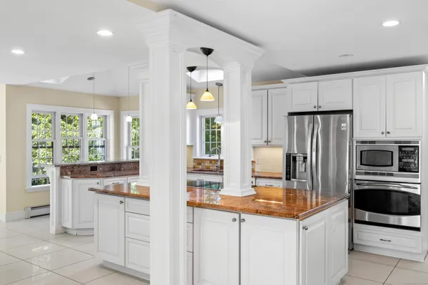 $825,000 | 332 Lantern Hill Road, Stonington, CT 06355