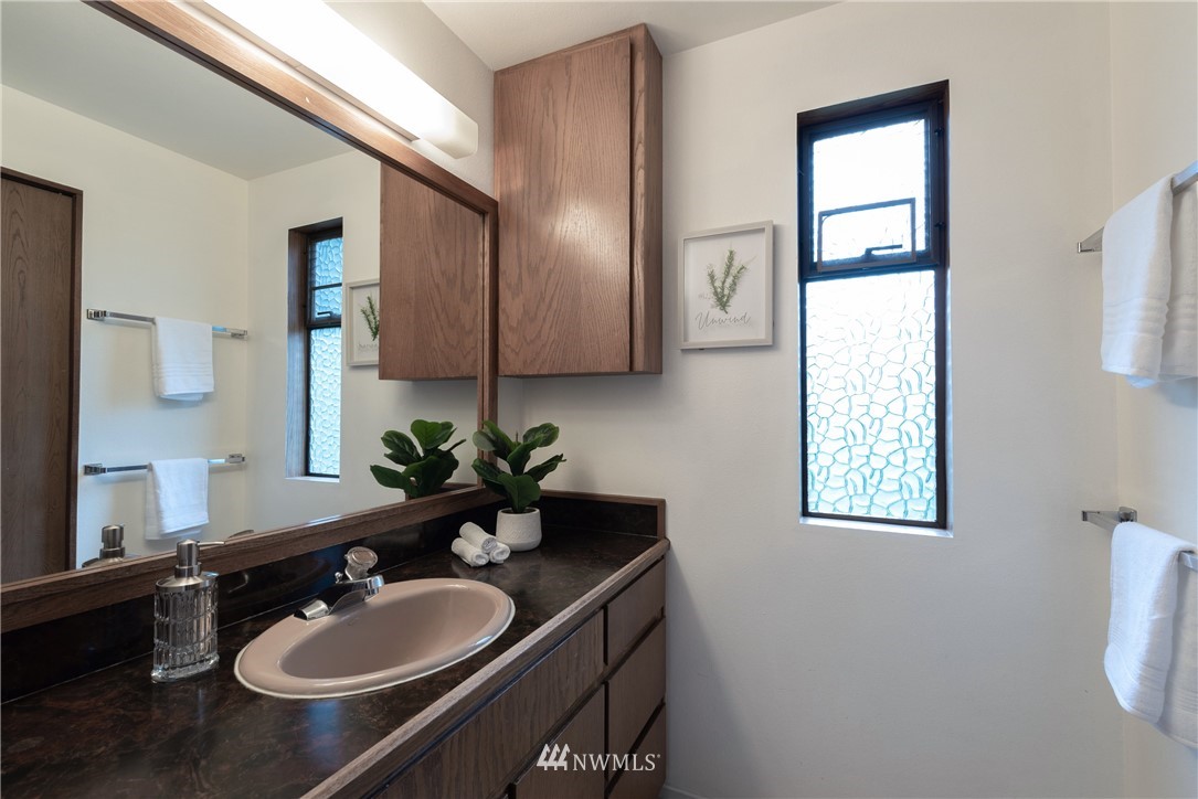 12216 Southeast 258 Place Kent, WA 98030 - Photo 26 of 40 a bathroom with a double vanity sink and a mirror