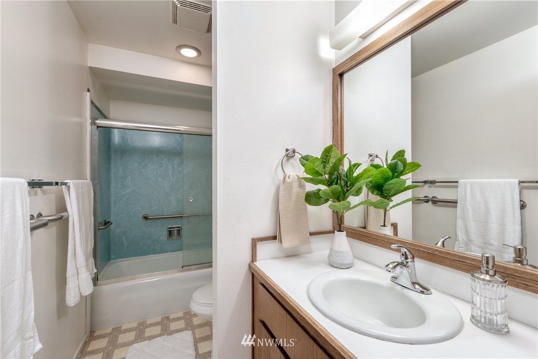 12216 Southeast 258 Place Kent, WA 98030 - Photo 27 of 40 a bathroom with a sink a bathtub and a toilet