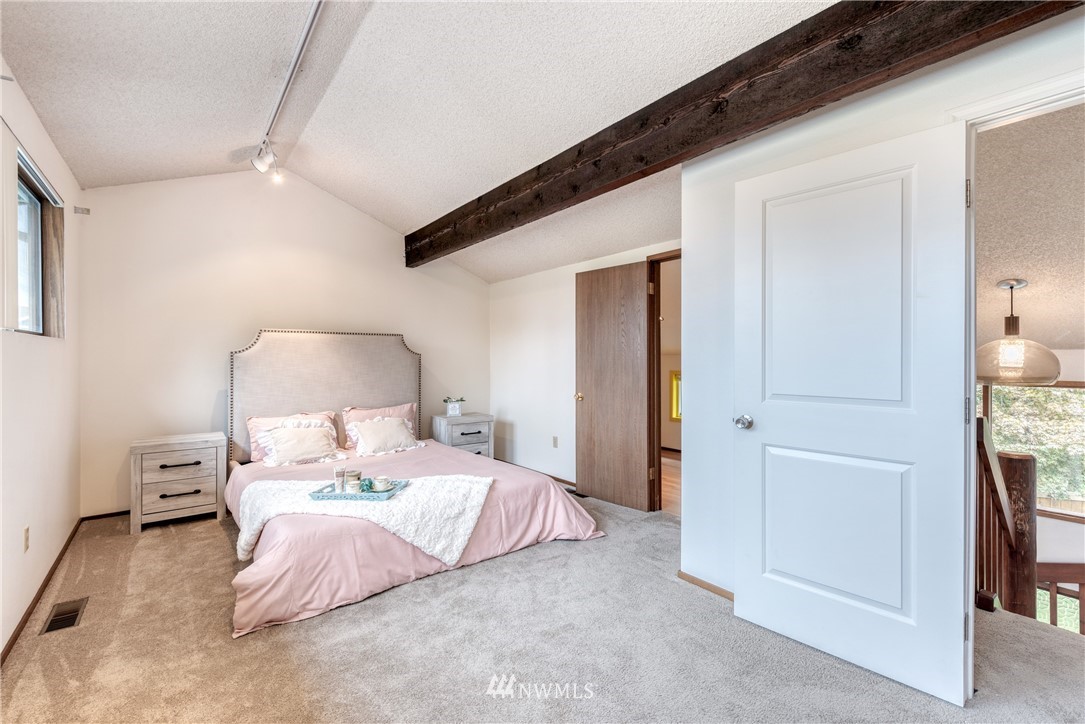 12216 Southeast 258 Place Kent, WA 98030 - Photo 29 of 40 a bedroom with a bed and a lamp