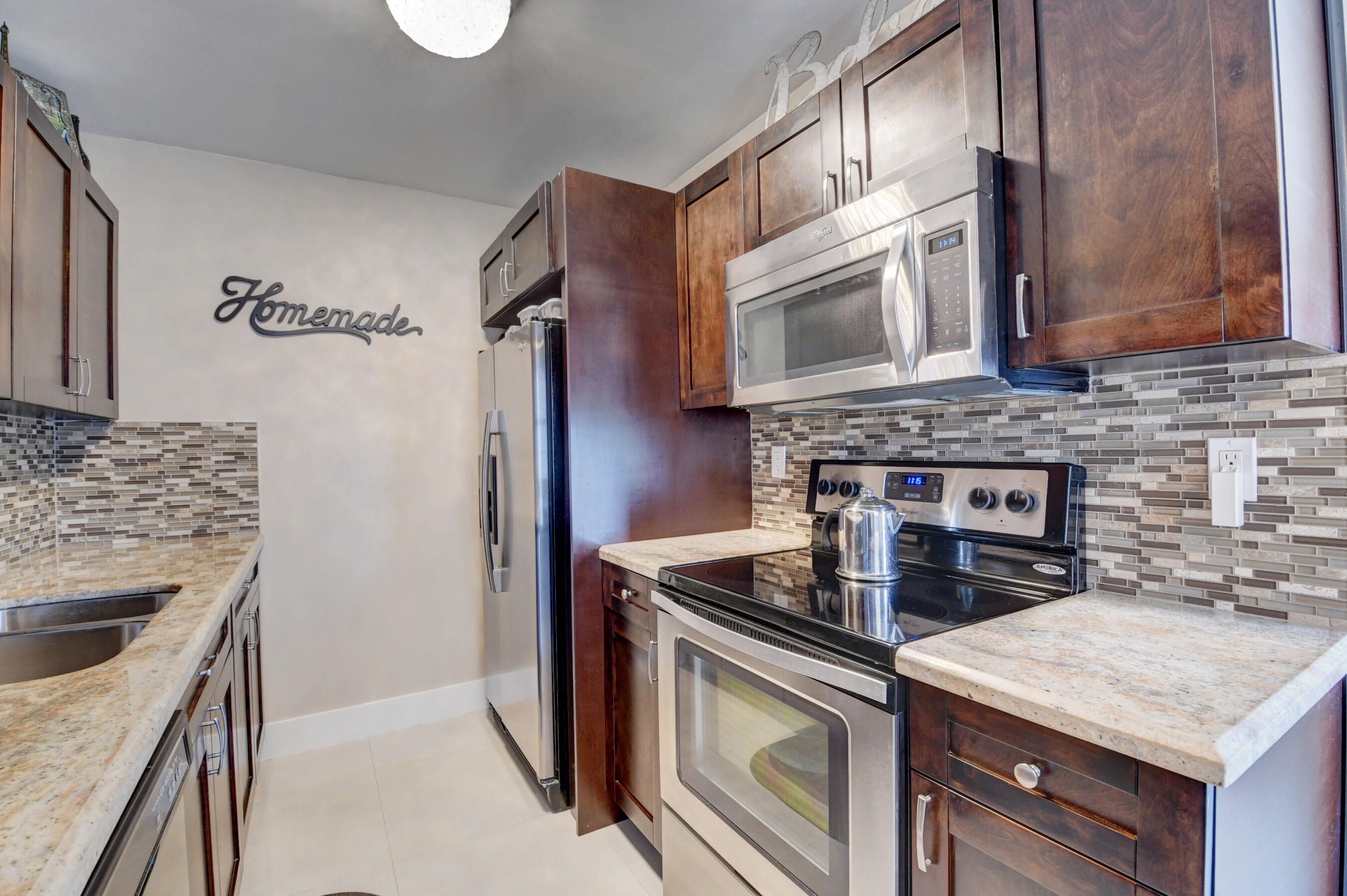 3063 Exeter, Unit 3063 Boca Raton, FL 33434 - Photo 3 of 57 Remodeled kitchen