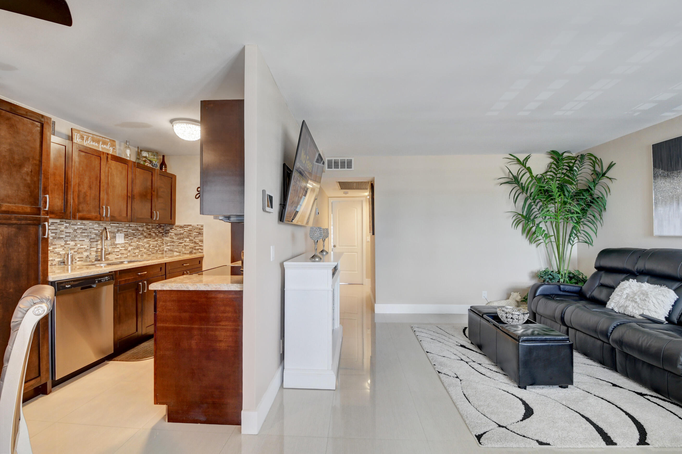 3063 Exeter, Unit 3063 Boca Raton, FL 33434 - Photo 47 of 57 Wide view kitchen to living
