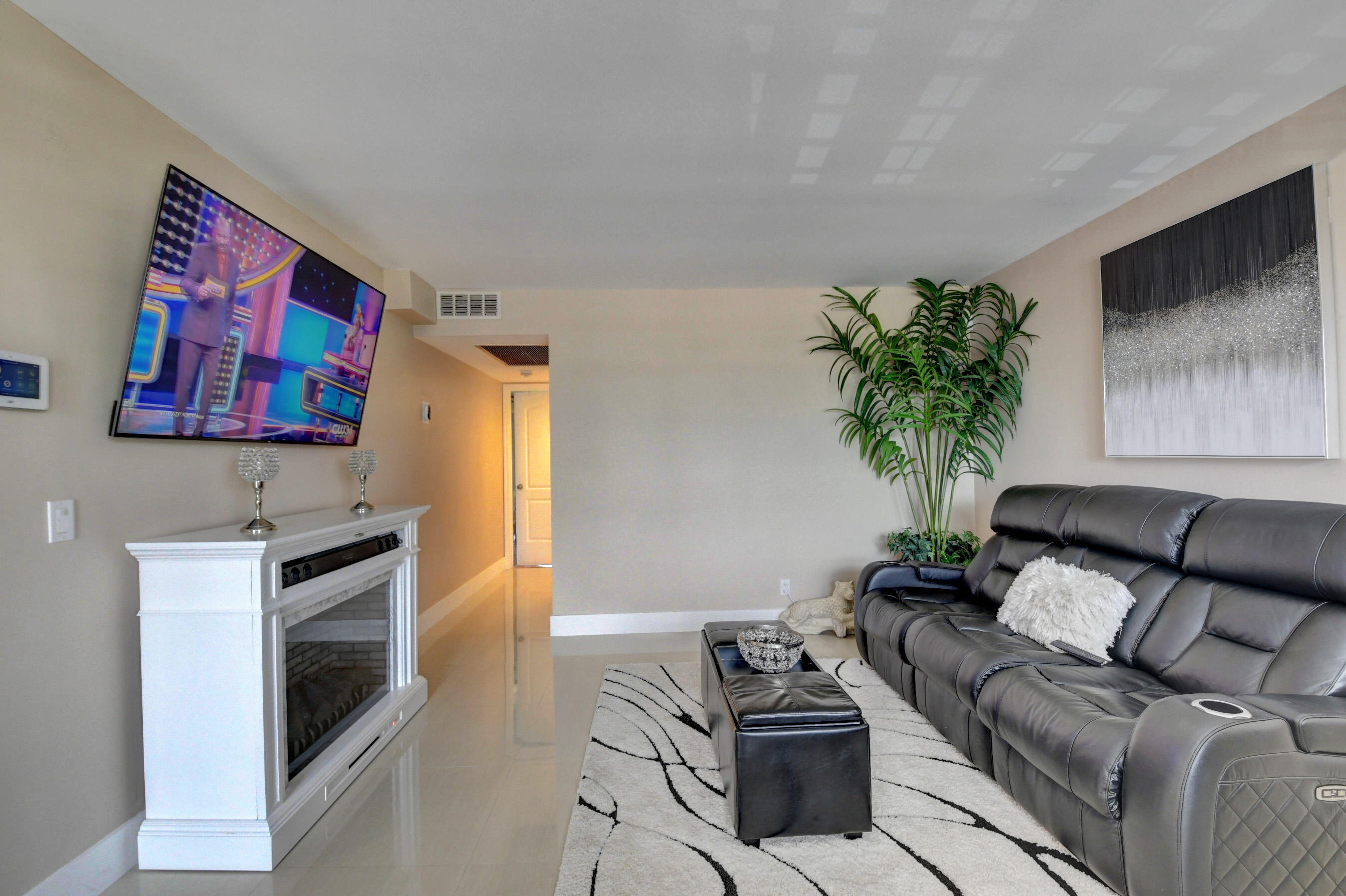 3063 Exeter, Unit 3063 Boca Raton, FL 33434 - Photo 7 of 57 Spacious Living room