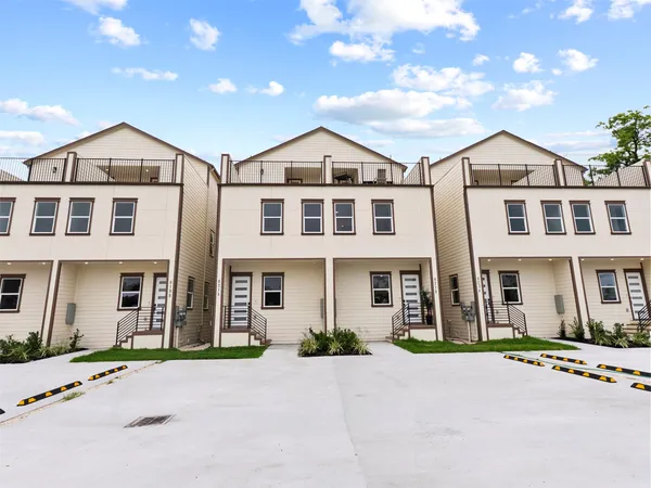 $2,150 | 821 North Loop, Unit 1, Houston, TX 77022