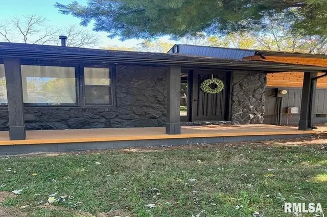 $198,000 | 1303 North Maple Street, Carterville, IL 62918