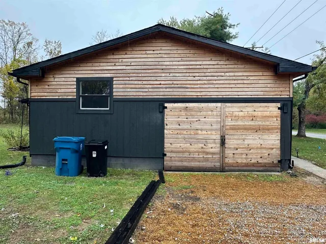 $198,000 | 1303 North Maple Street, Carterville, IL 62918