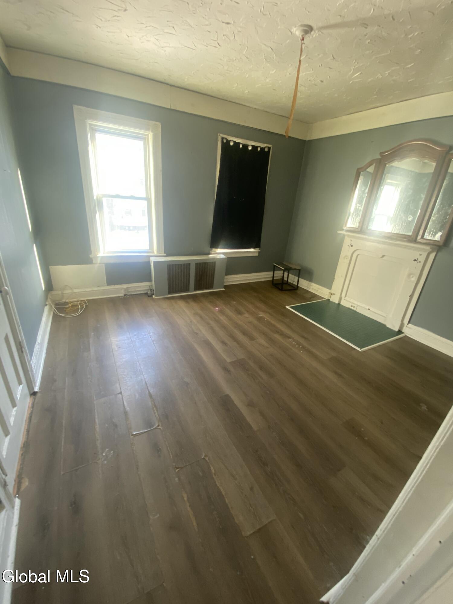 660 Sunset Street Schenectady, NY 12303 - Photo 4 of 8 4