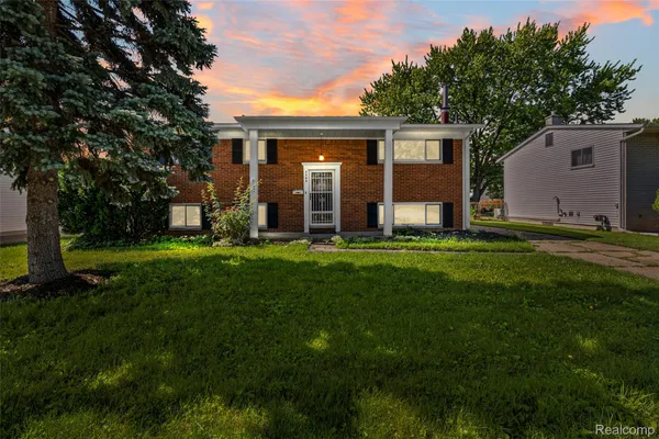 $299,900 | 2268 Serra Drive, Sterling Heights, MI 48310