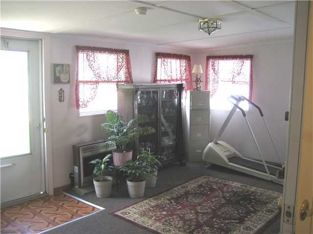 4840 Annhurst Road Columbus, OH 43228 - Photo 5 of 7 Gallery Image 5