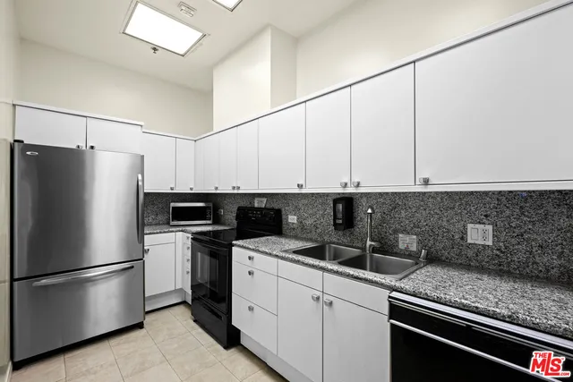 $4,950 | 10724 Wilshire Boulevard, Unit 703, Los Angeles, CA 90024