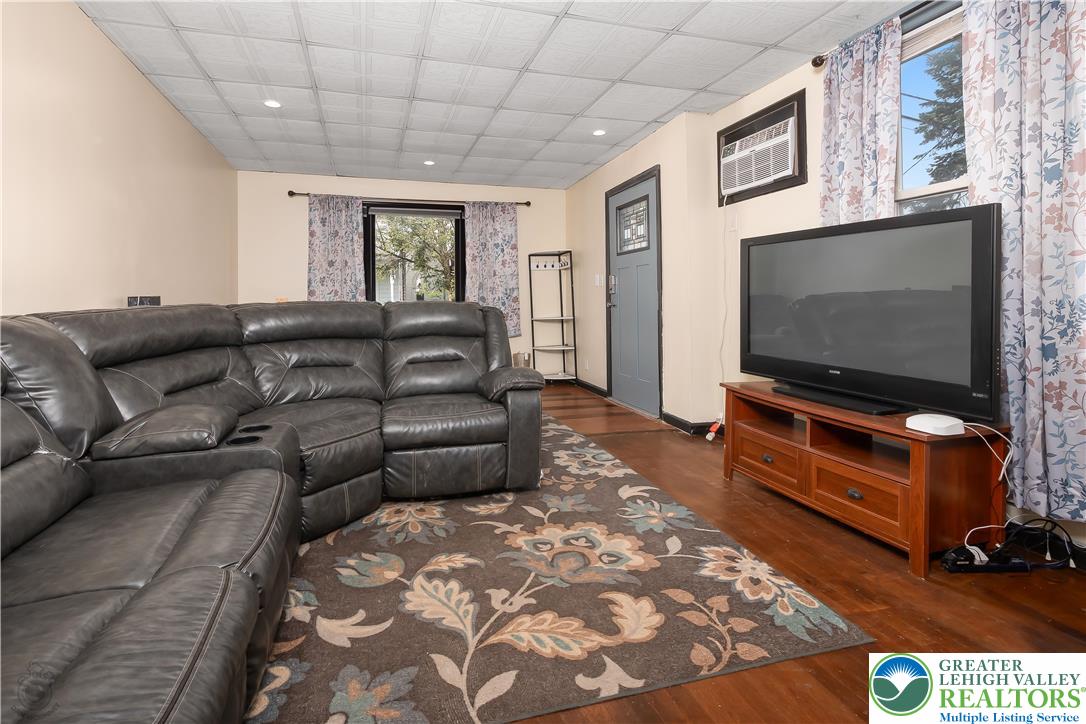 247 2nd Street Slatington, PA 18080 - Photo 5 of 22 Gallery Image 5