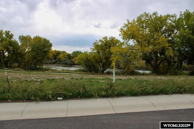 $127,900 | 870-876 North Shoshone Drive, Douglas, WY 82633