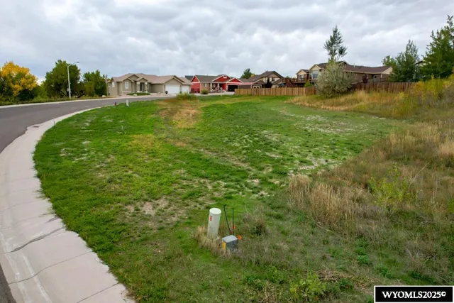 $127,900 | 870-876 North Shoshone Drive, Douglas, WY 82633